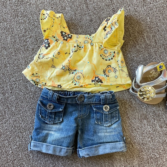 BUILD A BEAR YELLOW SUMMER TOP JEAN SHORTS AND SILVER & GOLD SANDALS - Picture 2 of 5